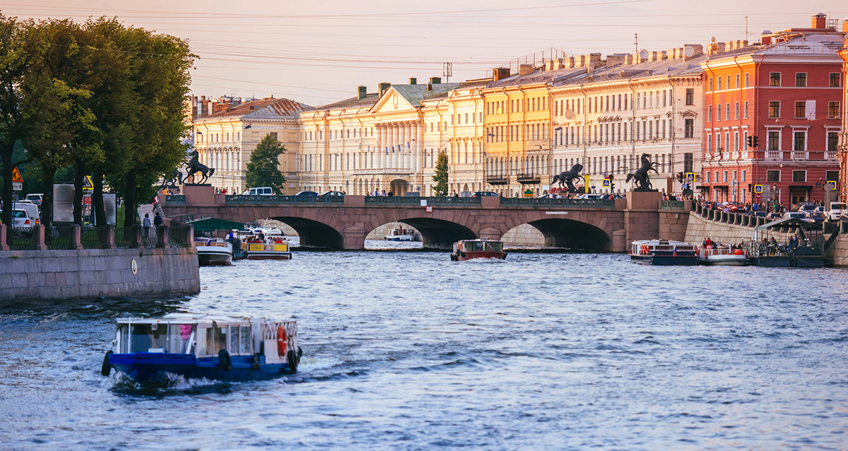 Аничков мост вид с воды