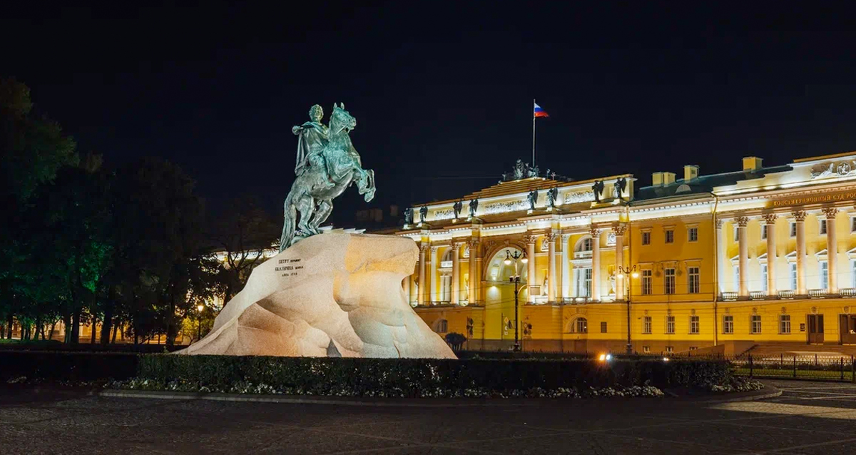 Медный всадник на Сенатской площади