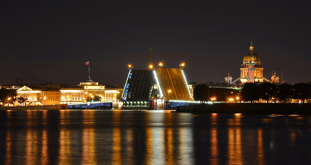 ночная прогулка с разводом мостов