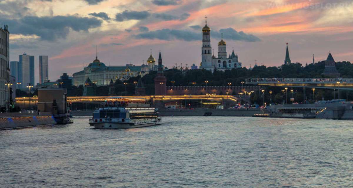 речная прогулка по Москве