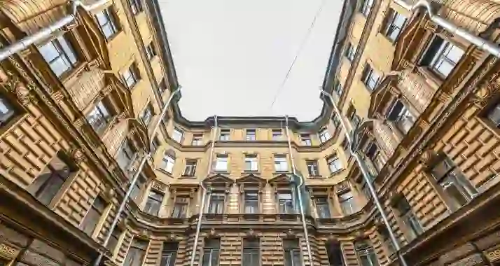 1100 р. за экскурсию «Дворы и парадные + коммуналка»